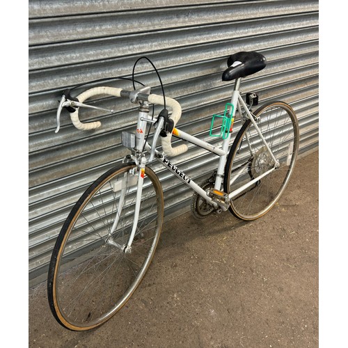 2185 - A Peugeot 531 hand brazed mens road bike and a Peugeot HLE - Premierelle lady's road bike