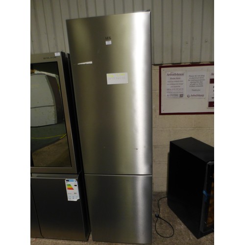 3049 - AEG Freestanding 60/40 Fridge Freezer - Frost Free (H2010xW595xD650) (550-177) * This lot is subject... 