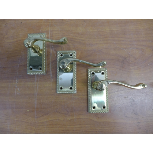 2352 - A box of 22 brass door handles, brass sockets and switches