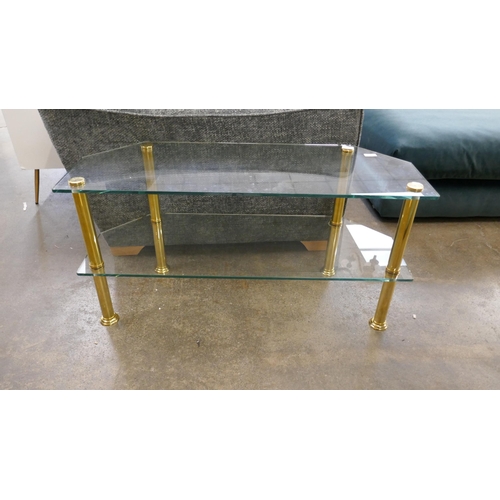 1422 - A two tier shelf table with brass legs