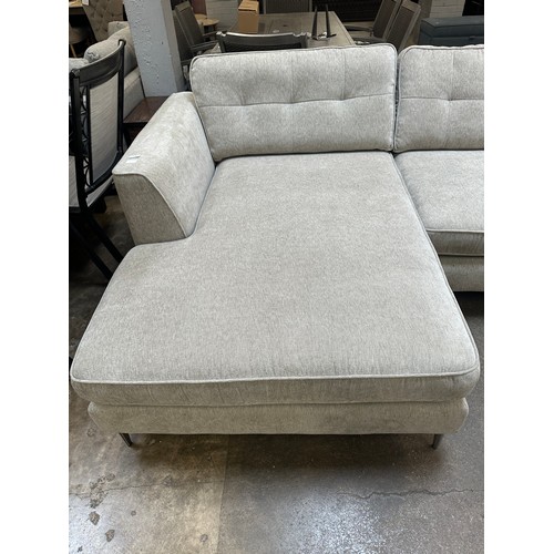 1409 - An oatmeal textured weave upholstered corner sofa/chaise on stiletto legs