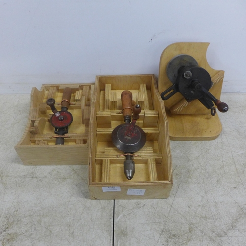 2046 - 2 vintage hand drills and a vintage grinder, all mounted