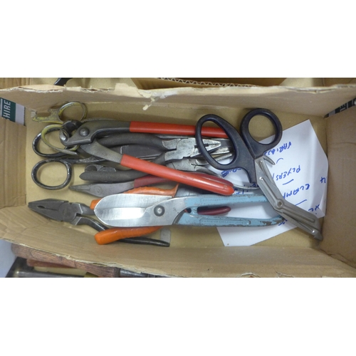 2054 - A box of various hand tools including files, hammers, pliers, scissors, vintage oil cans, a saw, etc... 