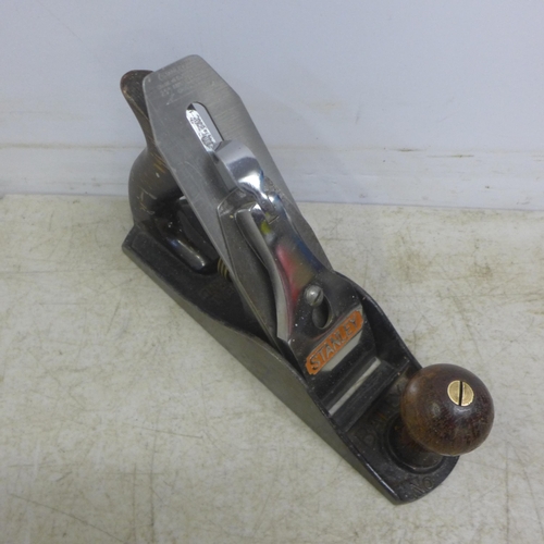 2055 - A Stanley No. 4 plane, a Stanley No. 71 vintage router plane and a Stanley No. 151 spoke shave