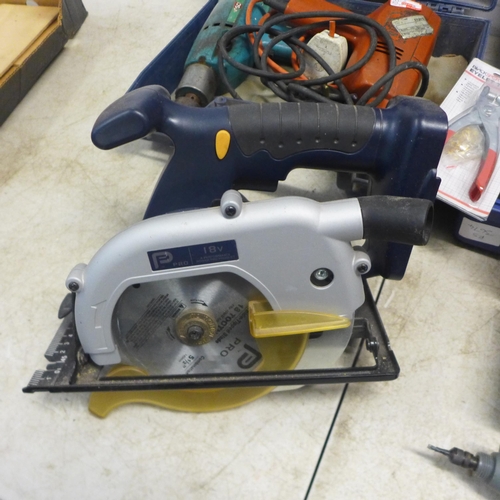 2061 - A quantity of power tools including a Bosch GWS 6-100, 240V angle grinder, 2 vintage power drills( b... 