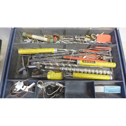 2061 - A quantity of power tools including a Bosch GWS 6-100, 240V angle grinder, 2 vintage power drills( b... 