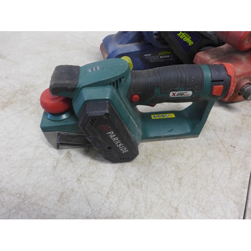 2063 - A Power Devil PDW5016/ACC, 600W planer, a Challenge Extreme PB5900B, 900W, 240V planer, a Champion C... 