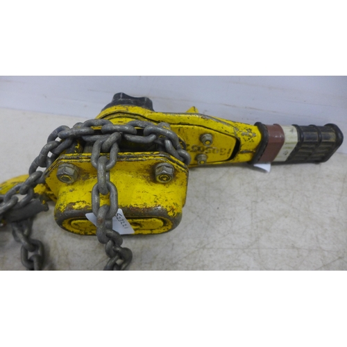 2065 - A Yale PT pull lift winch, 800kg