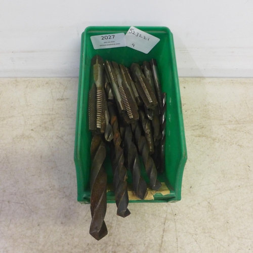 2027 - A green box of taper shank drills, drill bits and engineers taps