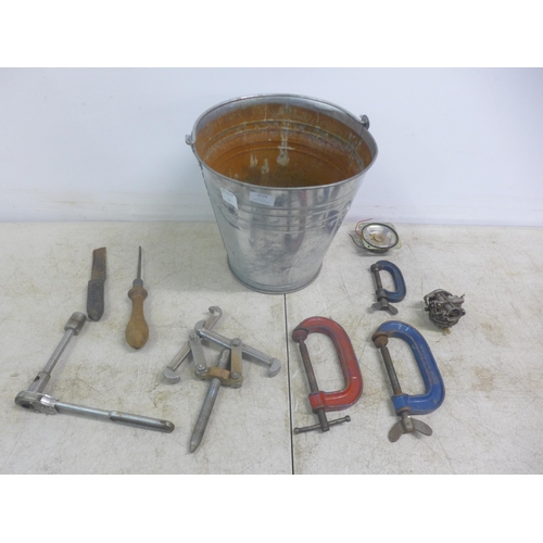 2034 - A galvanized steel bucket with assorted clamps including Record G clamps