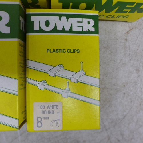 2075 - 5 boxes of 100 Tower 10mm round plastic clips and 2 boxes of 100 Tower 8mm round plastic clips