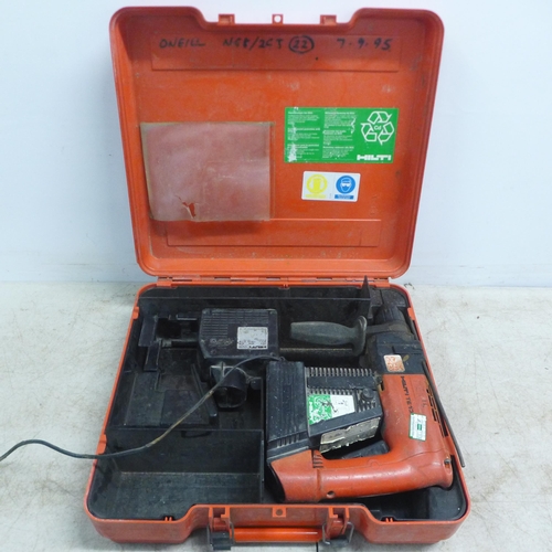 2076 - A Hilti TE 10A hammer drill with a Hilti CU10, 240V battery charger