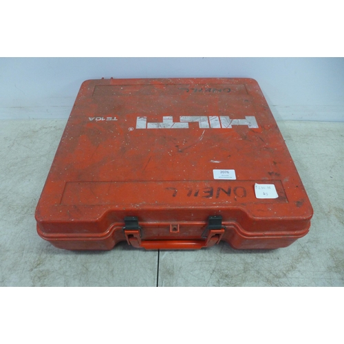 2076 - A Hilti TE 10A hammer drill with a Hilti CU10, 240V battery charger