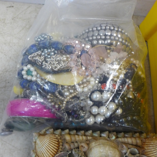 2081 - A bag of costume jewellery and various empty jewellery boxes