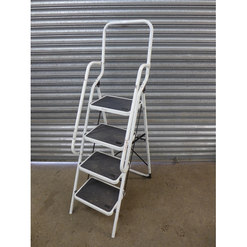 2193 - A set of 4 rung metal safety steps with hand rail, a 5 rung metal step ladder and 2 x 4 rung alumini... 