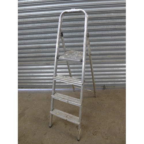 2193 - A set of 4 rung metal safety steps with hand rail, a 5 rung metal step ladder and 2 x 4 rung alumini... 