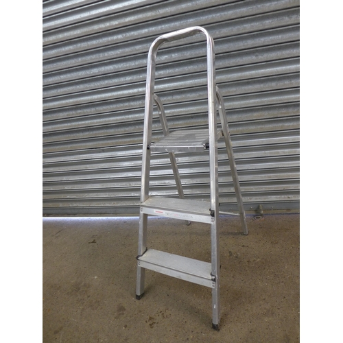 2194 - 2 x 3 rung aluminium step ladders, a set of 3 rung metal safety steps with hand rail and an aluminiu... 