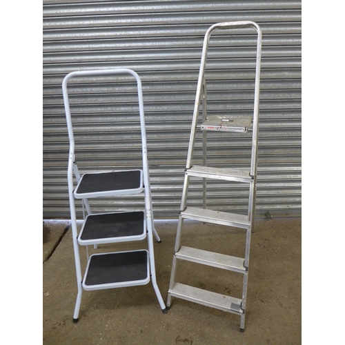 2195 - An aluminium 5 rung step ladder and a set of 3 rung metal safety steps