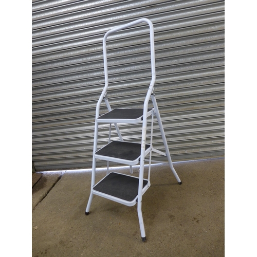 2195 - An aluminium 5 rung step ladder and a set of 3 rung metal safety steps