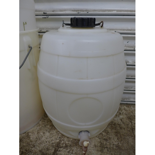 2199 - A home brewing kit including 3 x 25 litre pressure barrels, 3 x 25 litre fermenting bins, an LB hydr... 