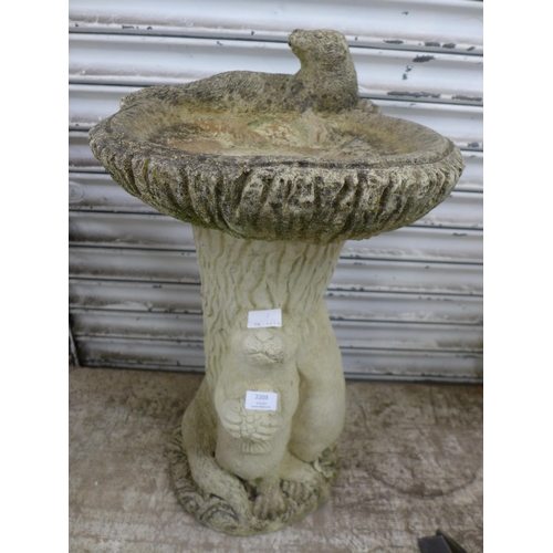 2203 - An otter themed concrete bird bath and a decorative resin tree stump planter