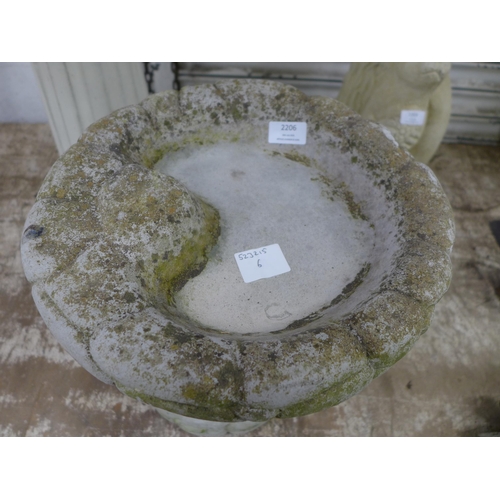 2206 - A stone effect concrete garden bird bath