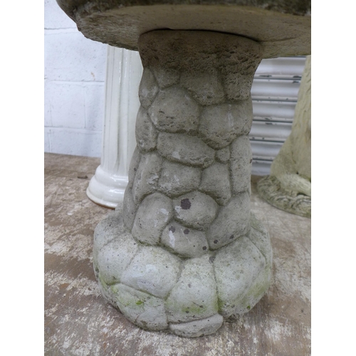 2206 - A stone effect concrete garden bird bath