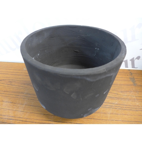 2207 - 4 'Ivy Line' planters, anthracite matt, 22cm high x 21cm diameter