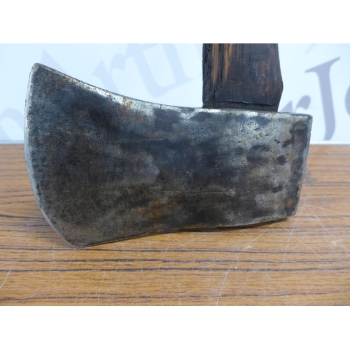 2227 - An Elwell 4.5lbs axe