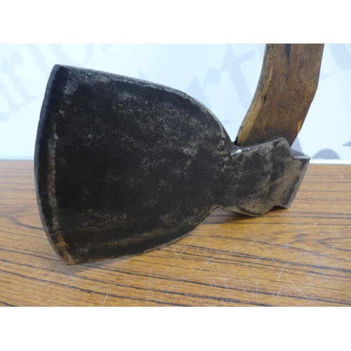 2228 - A vintage Brades 4lbs felling axe