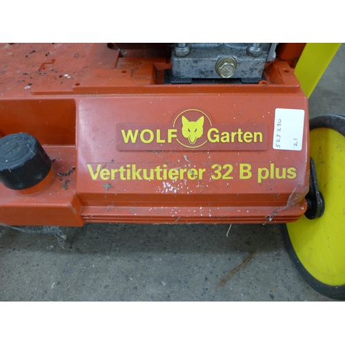 2252 - A Wolf Garten Vertikutierer 32B Plus petrol driven scarifier - with collection bag