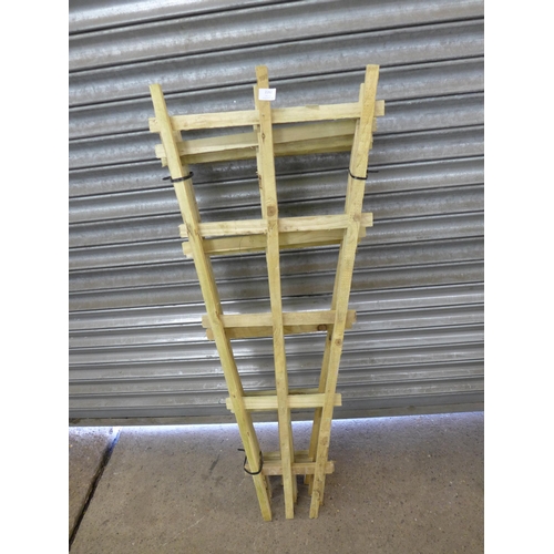 2262 - 8 triangular timber trellises