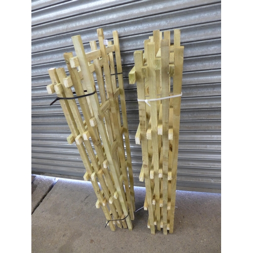 2262 - 8 triangular timber trellises