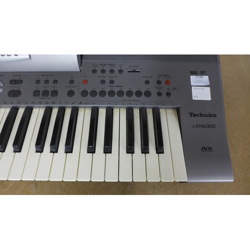 2128 - A Technics SX-KN6000 NX Sound Digital synthesizer keyboard