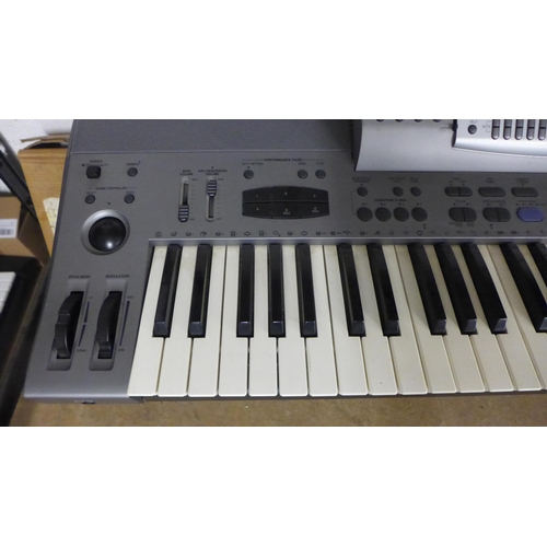 2128 - A Technics SX-KN6000 NX Sound Digital synthesizer keyboard