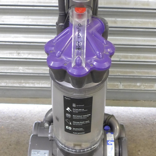 2139 - A Dyson DC33 upright vacuum cleaner