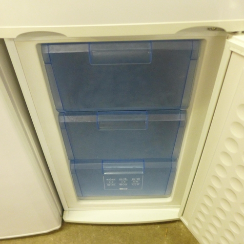 2151 - A Bosch Classixx model KGV28325GB Maxx free standing, 50/50 fridge freezer