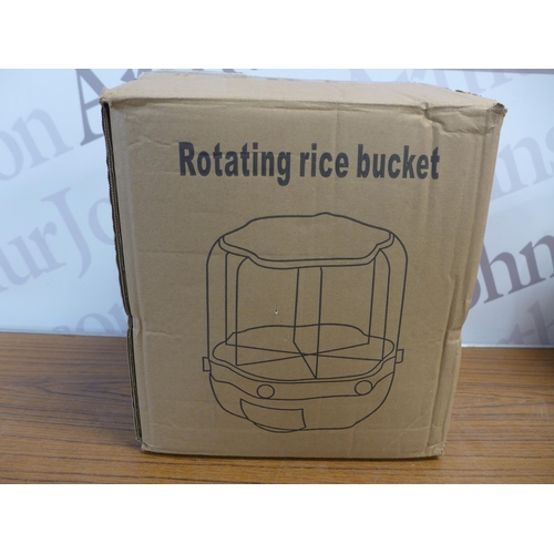 2305 - A rotating rice bucket