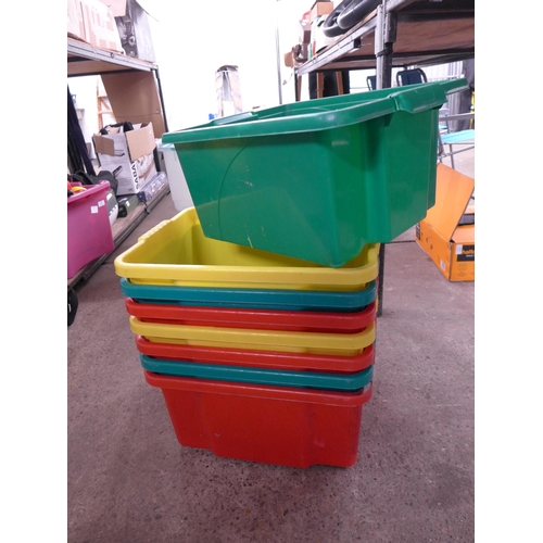 2321 - 13 stackable plastic boxes (no lids) and 6 plastic boxes with lids