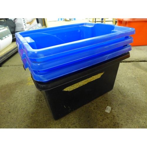 2321 - 13 stackable plastic boxes (no lids) and 6 plastic boxes with lids