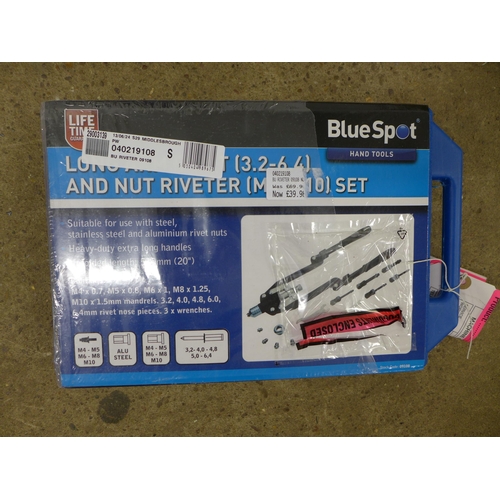 2324 - A quantity of Blue Spot tools and other items including a 10 pc ½