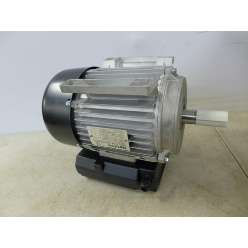 2339 - A Clarke Motor 3-2-1 O/L, 1PH, 230V induction motor (8227) - sold as scrap - * This lot is subject t... 