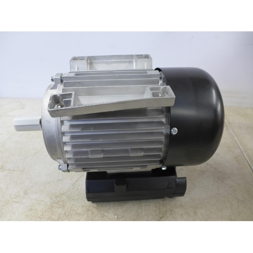 2339 - A Clarke Motor 3-2-1 O/L, 1PH, 230V induction motor (8227) - sold as scrap - * This lot is subject t... 