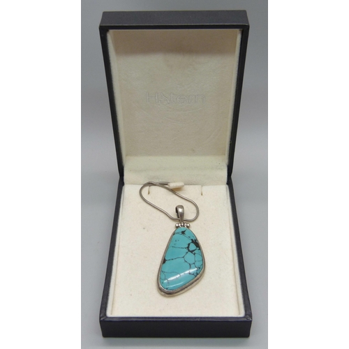 1018 - A silver and turquoise pendant and chain