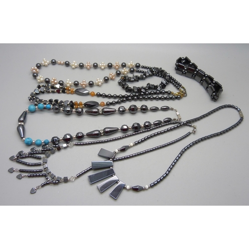 1021 - A collection of hematite jewellery