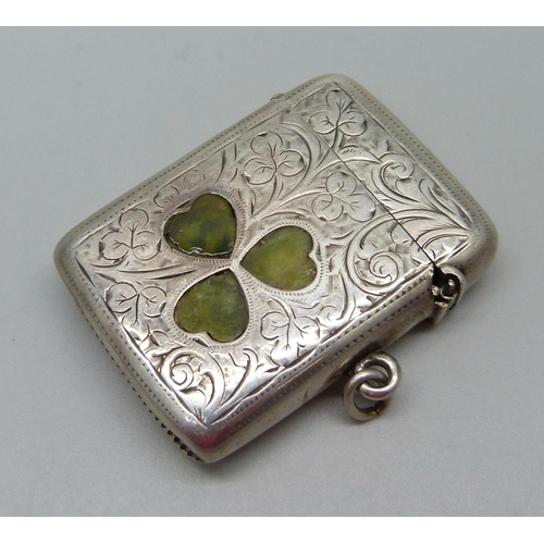 1026 - A silver inlaid green stone shamrock detail vesta case, Birmingham 1904