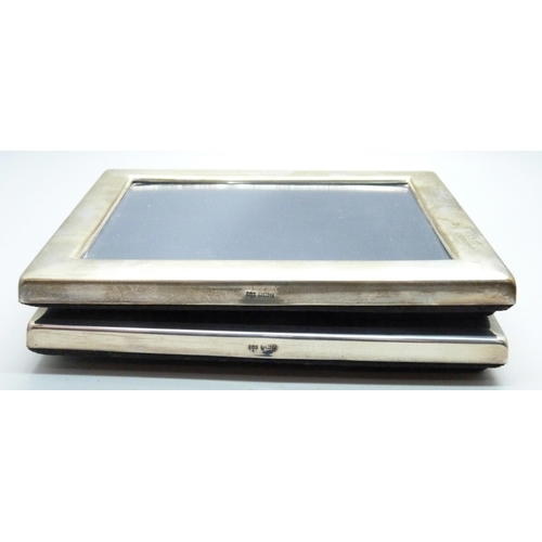 1076 - A pair of silver photograph frames by Mappin & Webb, 11.5cm x 15.5cm