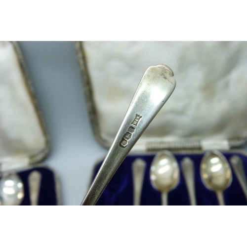 1077 - Two cased sets of six silver golf spoons by Walker & Hall, 162g