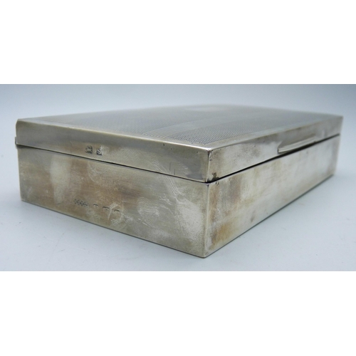 1078 - A silver cigarette box, total weight with lining 380g, 15cm wide