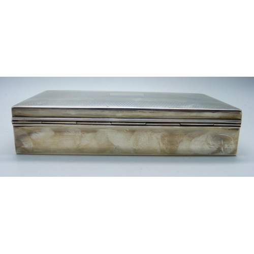 1078 - A silver cigarette box, total weight with lining 380g, 15cm wide